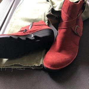 NWOT FLY LONDON Perz suede ankle wedge boots